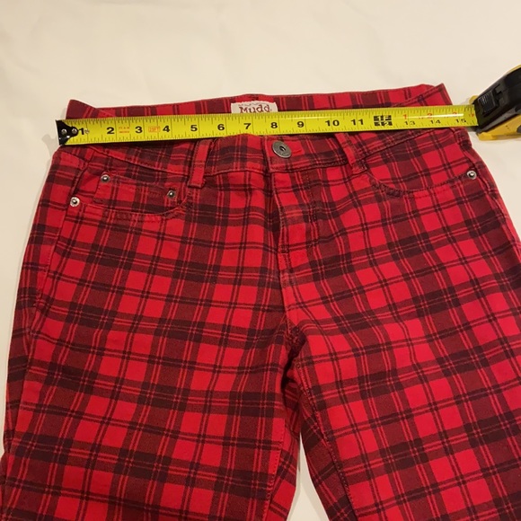 Women's Mudd Red checkered pants. It has a great stretch to it. Size: L - Picture 5 of 9
